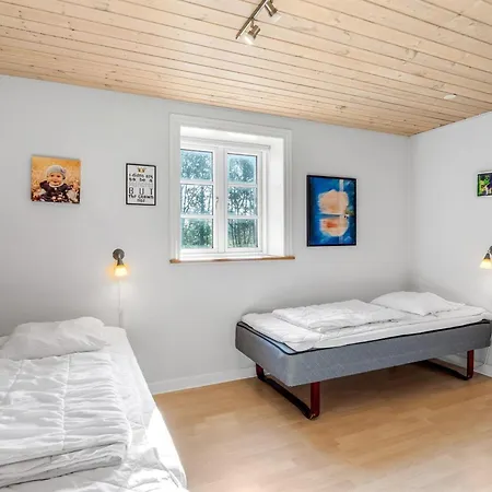 Merrit - 4-6km To The Fjord By Interhome 펜션